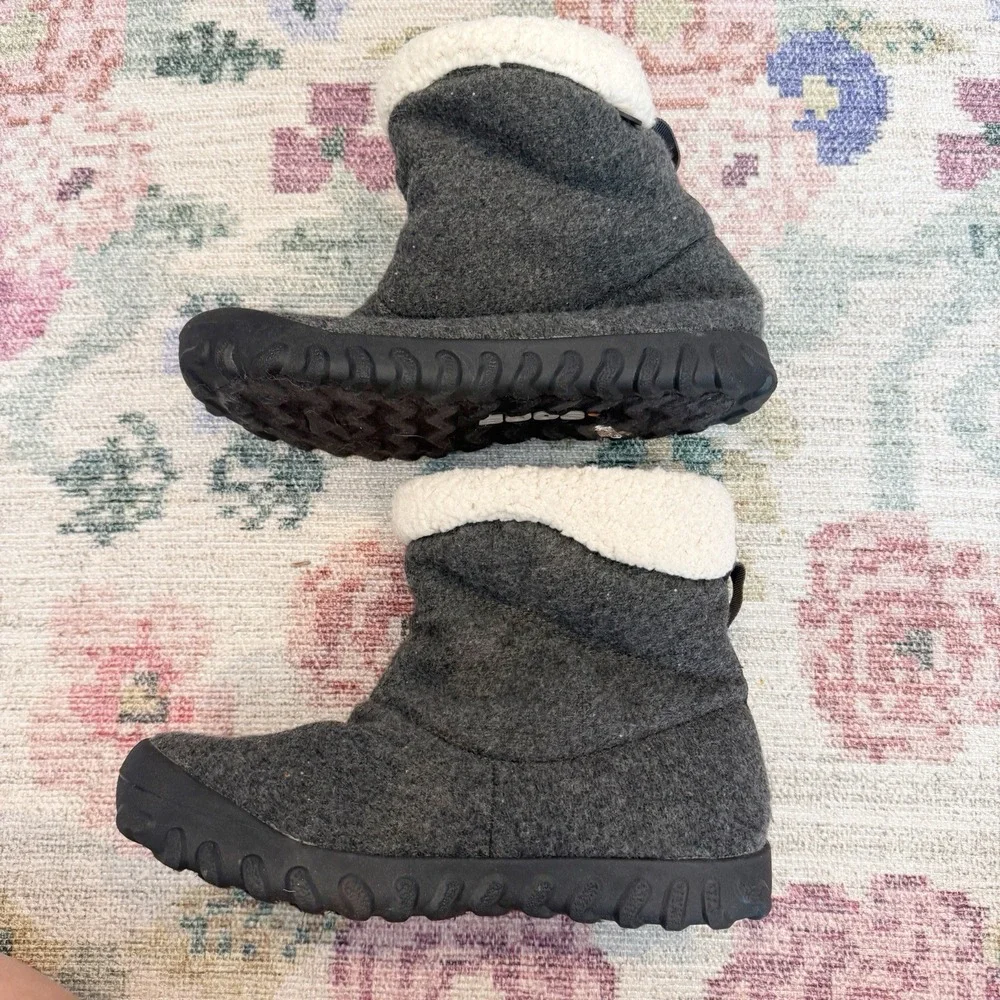 Bogs Womens B Moc II Boot Size 7 Waterproof Warm Cushioned Comfort Gray